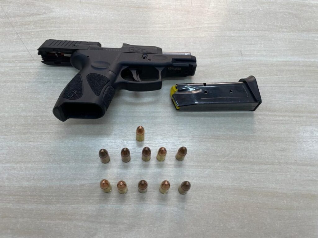 Vigilante é presa com arma de uso restrito na Justiça Federal de Campina Grande